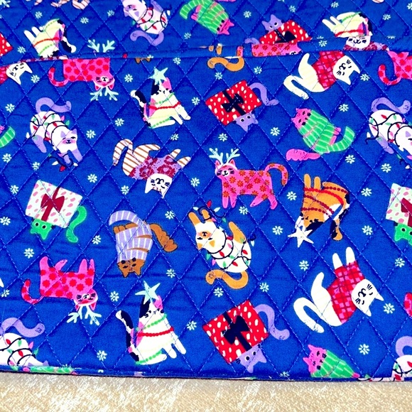 Vera Bradley Essential Grand Tote.    New With Tags - Picture 3 of 4